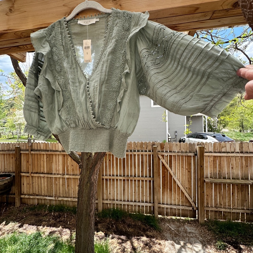 NWT ASTR the Label Anthropologie Faux Wrap Smocked Waist The Wanderer Top med - Picture 9 of 17